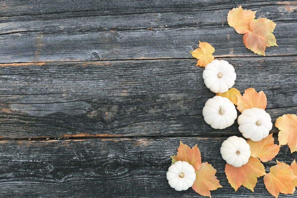 woodgrain with pumpkins